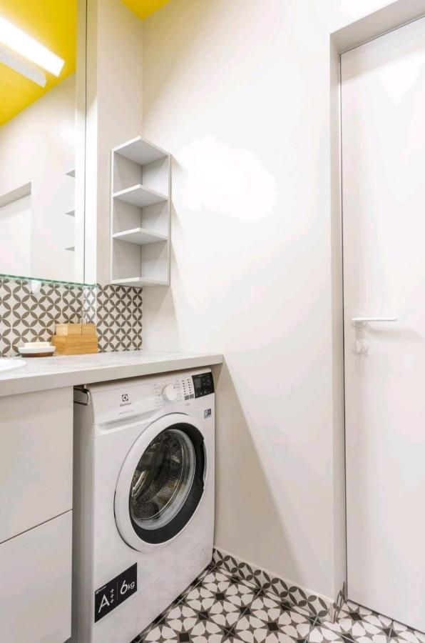 Happy Inn Vip, Self Check-In-24X7, A-C, Parking-In-The-Underground-Garage Vilnius Bagian luar foto
