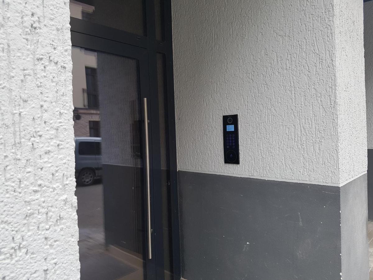Happy Inn Vip, Self Check-In-24X7, A-C, Parking-In-The-Underground-Garage Vilnius Bagian luar foto